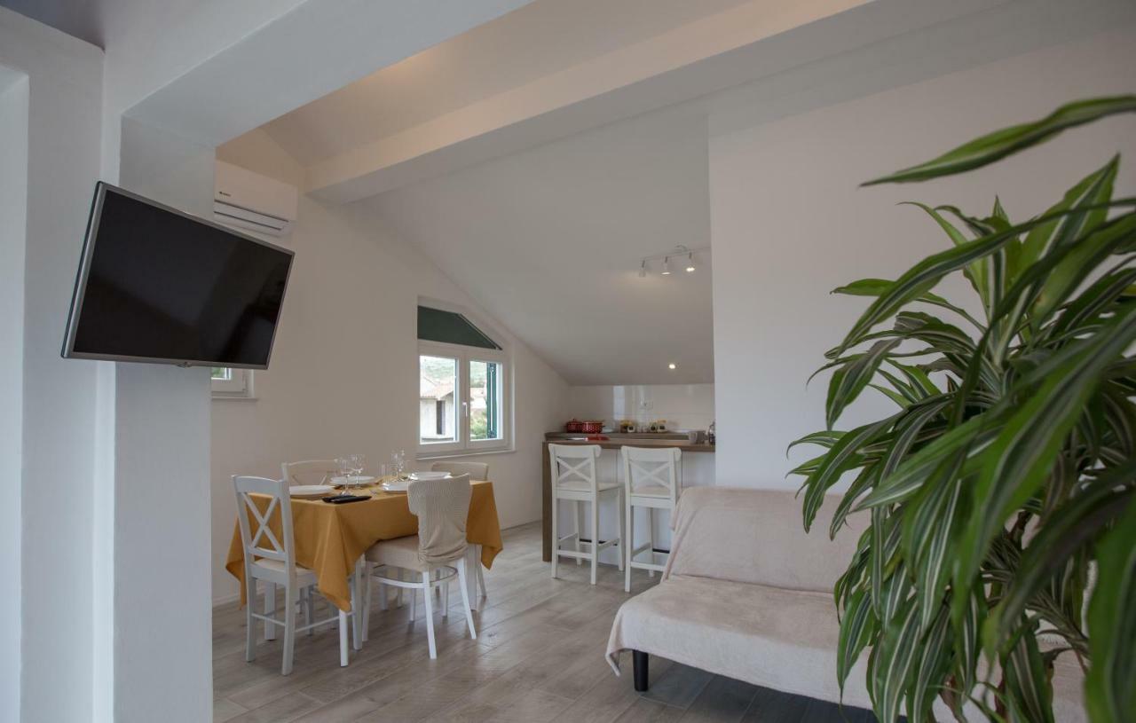 Relaxing Whole Top Floor Apartment By The Sea Zaboric Eksteriør bilde